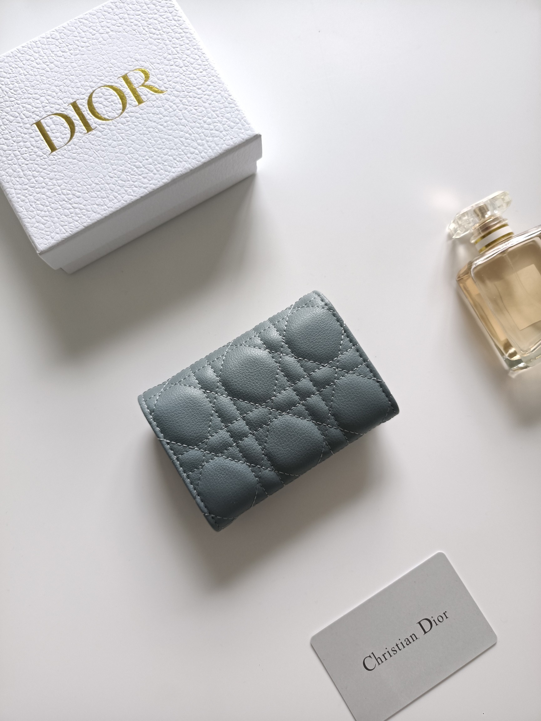 ディオール「Dior」ディオール 30 モンテーニュ グリシン ウォレット / コンパクトウォレット