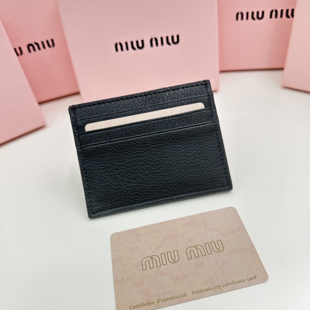 ミュウミュウ「Miu Miu」ミュウミュウ カーフスキン マルチウォレット 5236 / 二つ折り財布