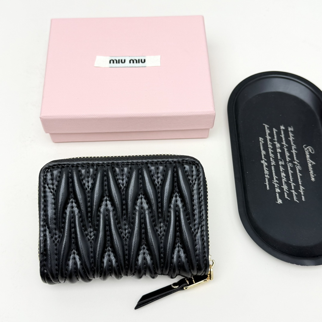 ミュウミュウ「Miu Miu」ミュウミュウ マテラッセ ラムスキン カードケース 793 / カードホルダー