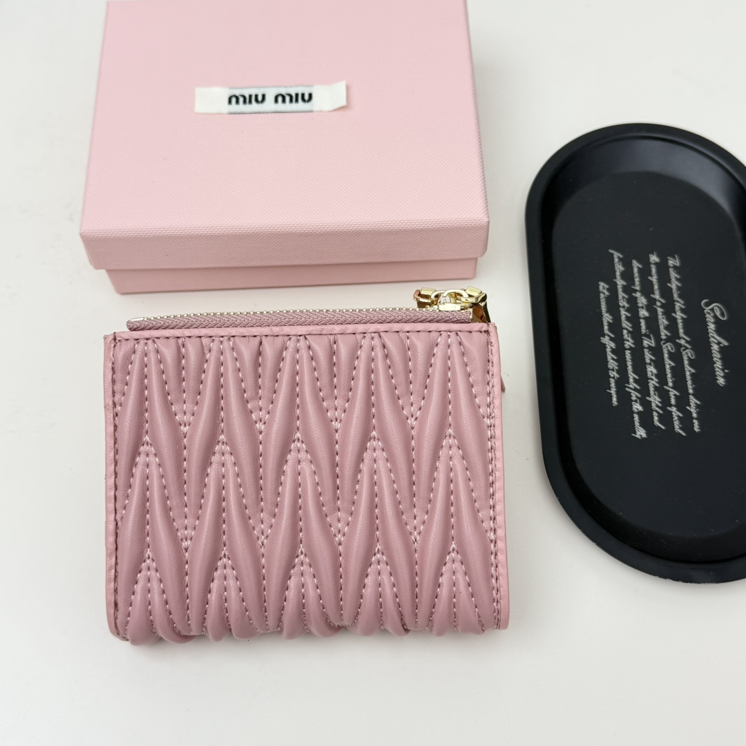 ミュウミュウ「Miu Miu」ミュウミュウ マテラッセ ラムスキン コンパクトバッグ 790 / ショルダーバッグ