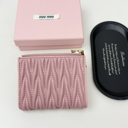 ミュウミュウ「Miu Miu」ミュウミュウ マテラッセ ラムスキン コンパクトバッグ 790 / ショルダーバッグ