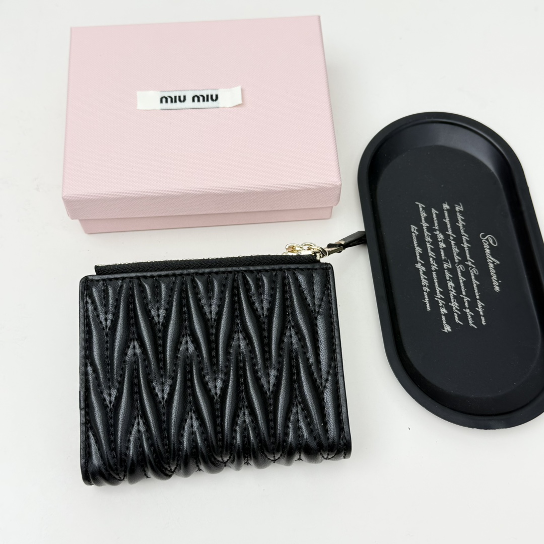 ミュウミュウ「Miu Miu」ミュウミュウ マテラッセ ラムスキン コンパクトバッグ 790 / ショルダーバッグ