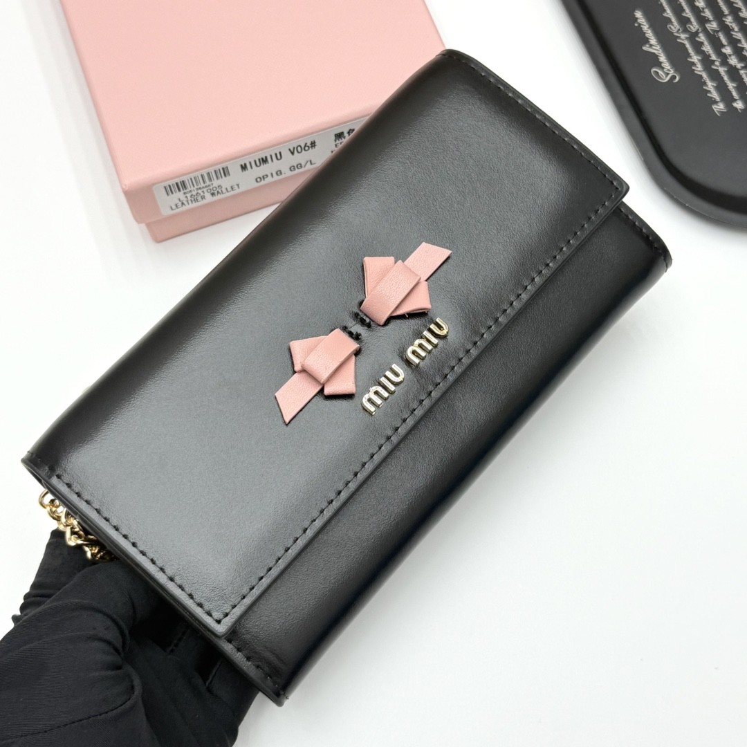ミュウミュウ「Miu Miu」ミュウミュウ レザーミニバッグ V06 / ハンドバッグ