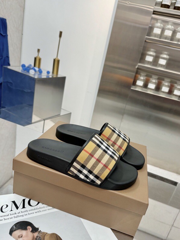 バーバリー「Burberry」バーバリー ヴィンテージ チェック スライドサンダル / ビーチサンダル