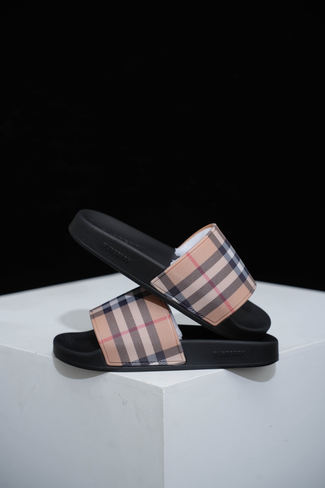 バーバリー「Burberry」バーバリー ヴィンテージ チェック スライドサンダル / ビーチサンダル