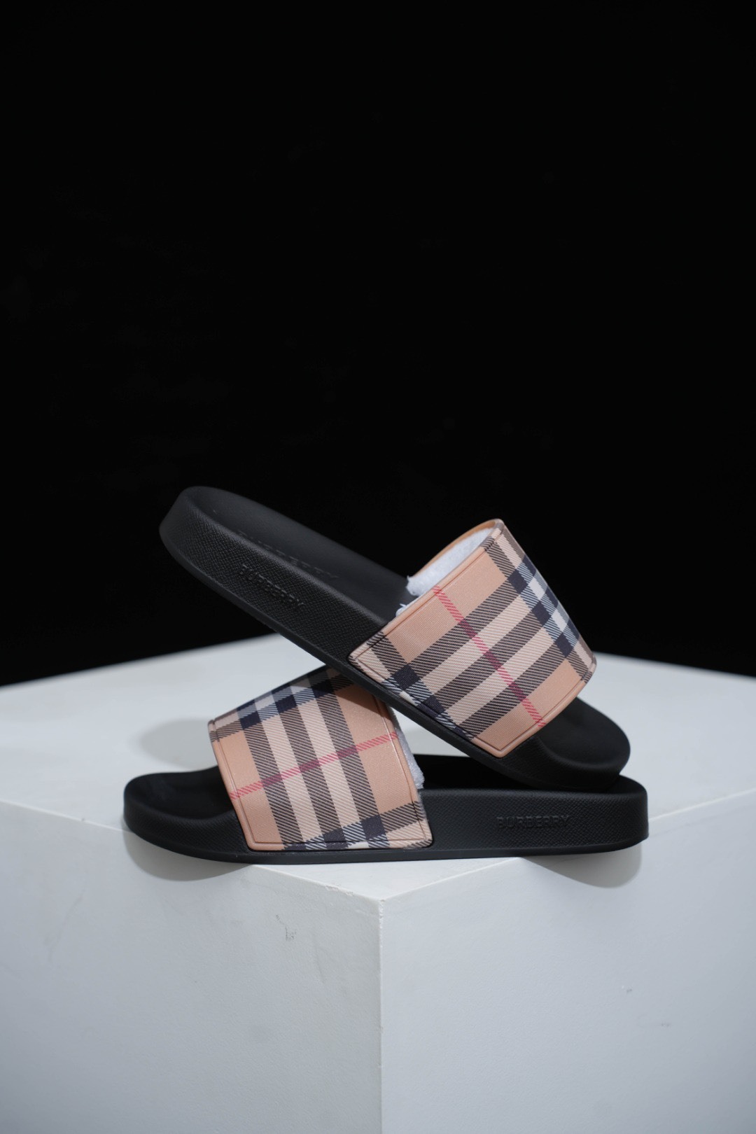 バーバリー「Burberry」バーバリー ヴィンテージ チェック スライドサンダル / ビーチサンダル