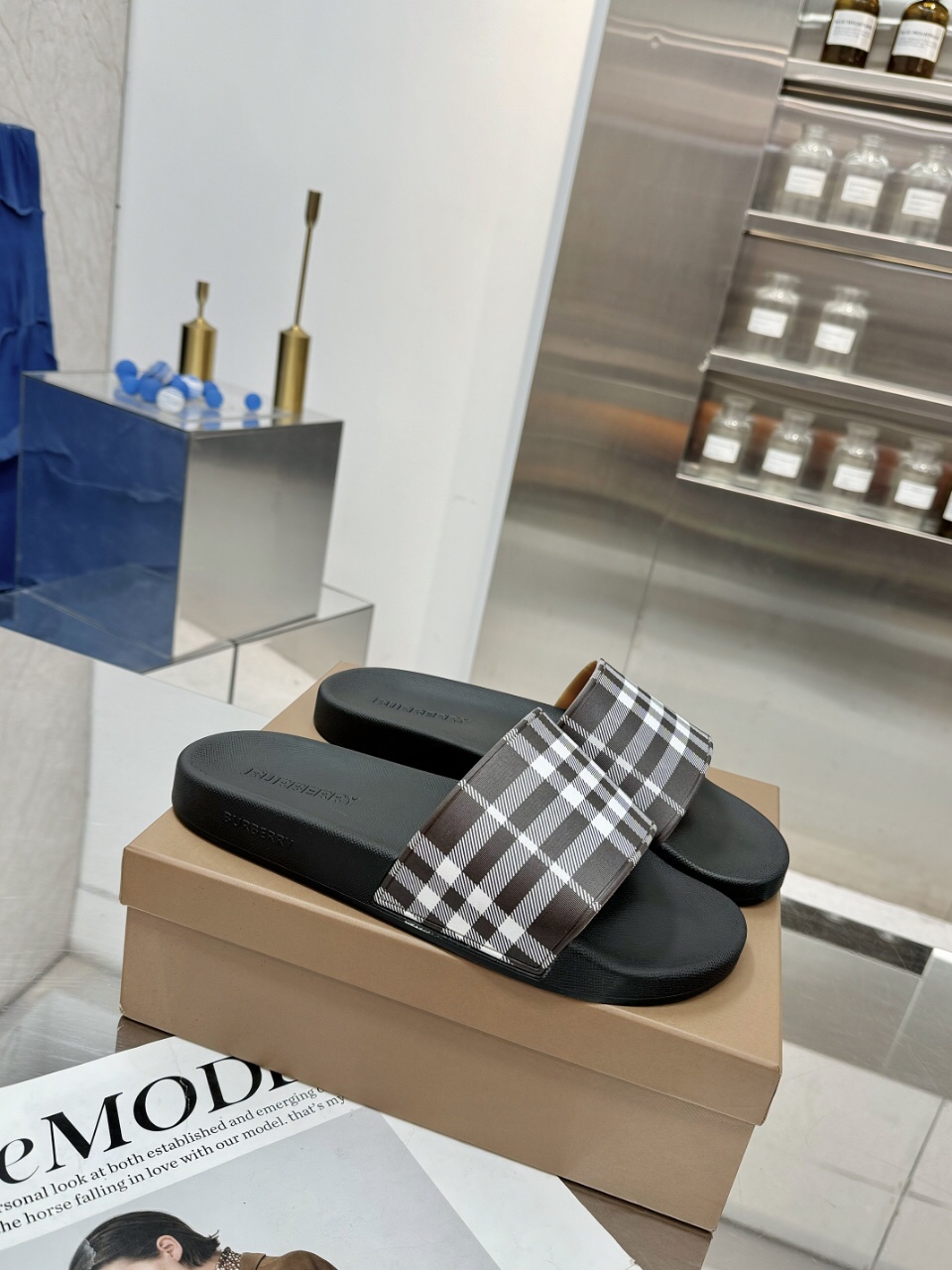 バーバリー「Burberry」バーバリー ヴィンテージ チェック スライドサンダル / ビーチサンダル