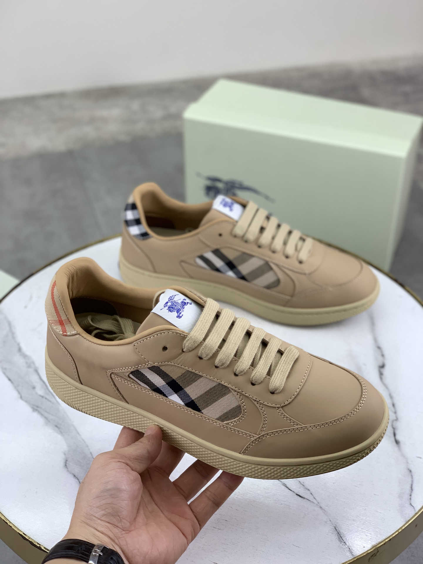 バーバリー「Burberry」バーバリー テラス スニーカー / レザースニーカー