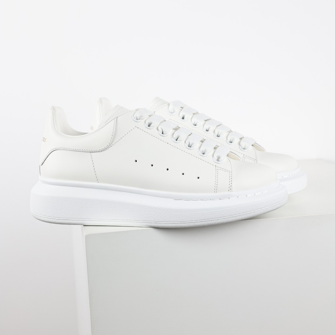 アレキサンダー・マックイーン「Alexander McQueen」アレキサンダーマックイーン オーバーサイズ スニーカー / レザースニーカー