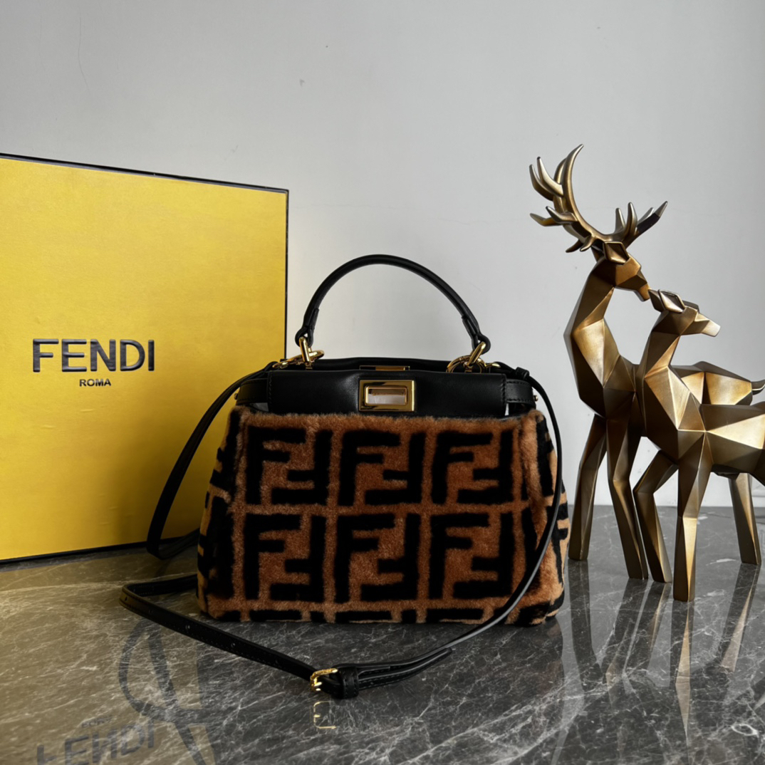 フェンディ「Fendi」シープスキン珐琅シリーズ ミニトートバッグ