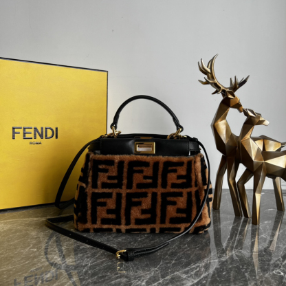 フェンディ「Fendi」シープスキン珐琅シリーズ ミニトートバッグ
