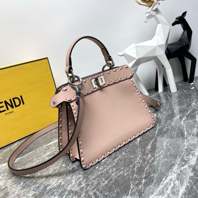 フェンディ「Fendi」ペッカブー アイシーユ スモール ショルダーバッグ