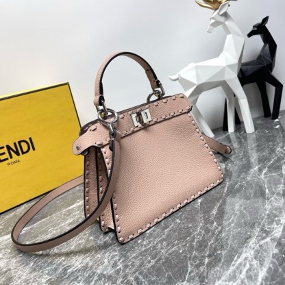 フェンディ「Fendi」ペッカブー アイシーユ スモール ショルダーバッグ