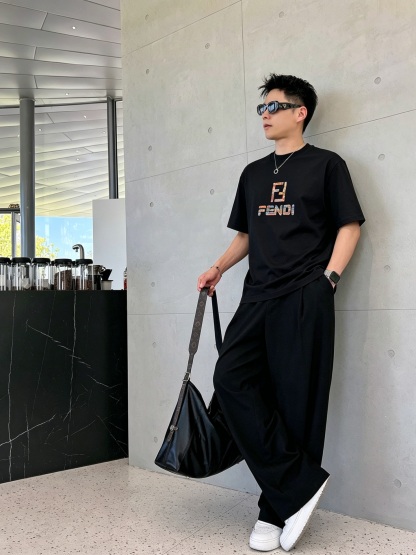 フェンディ「Fendi」ロゴプリントTシャツ / ショートスリーブ クルーネック