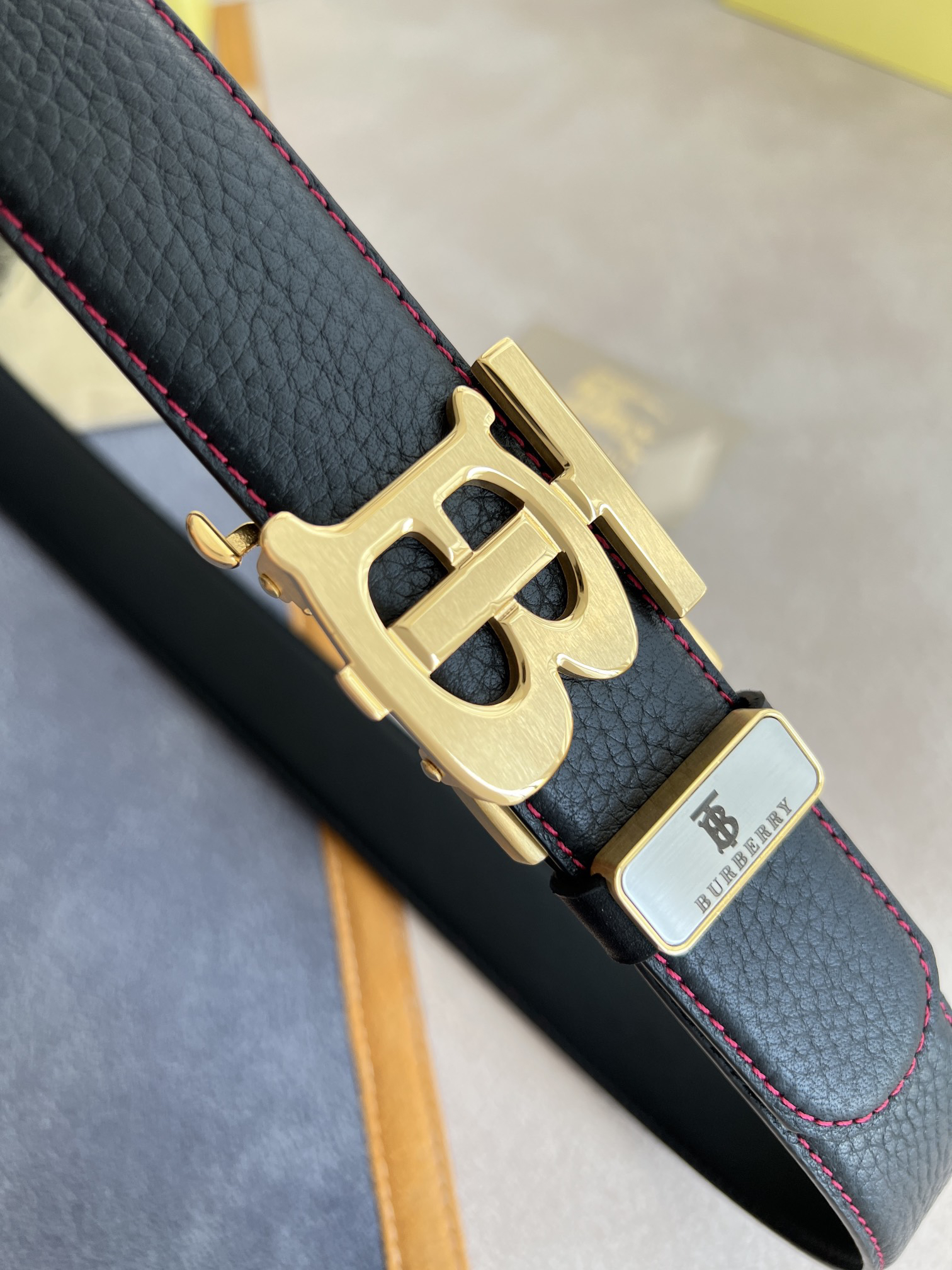 バーバリー「Burberry」オートロックTBベルト 2色