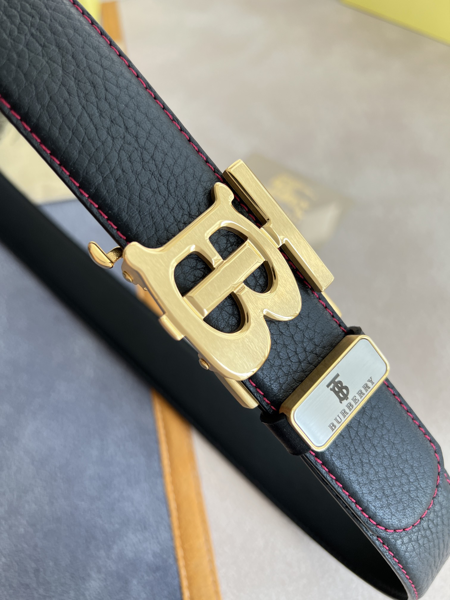 バーバリー「Burberry」オートロックTBベルト 2色