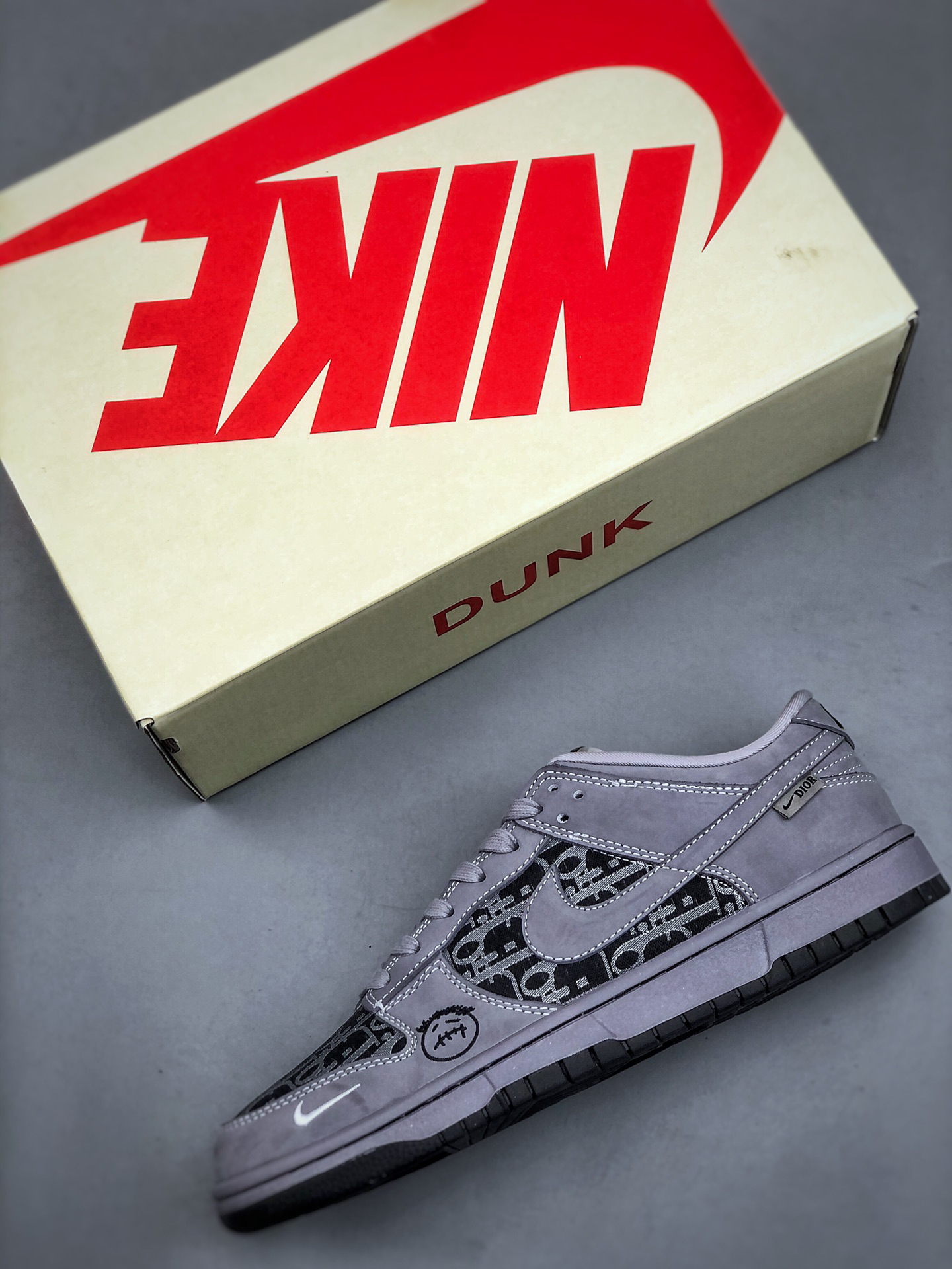 「限定コラボモデル」DIOR x Travis Scott x Nike Air Force 1 Low 07 スニーカー-ISETAN PRESTIGE CURATED