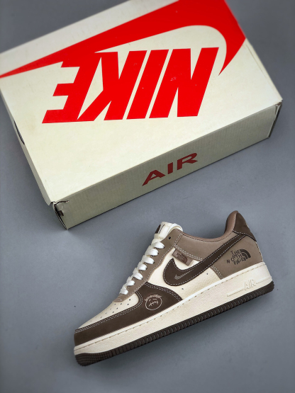 「コラボモデル」Travis Scott x Nike Air Force 1 Low '07 Travis Scott コラボレーション スニーカー ホワイト＆ブラウン