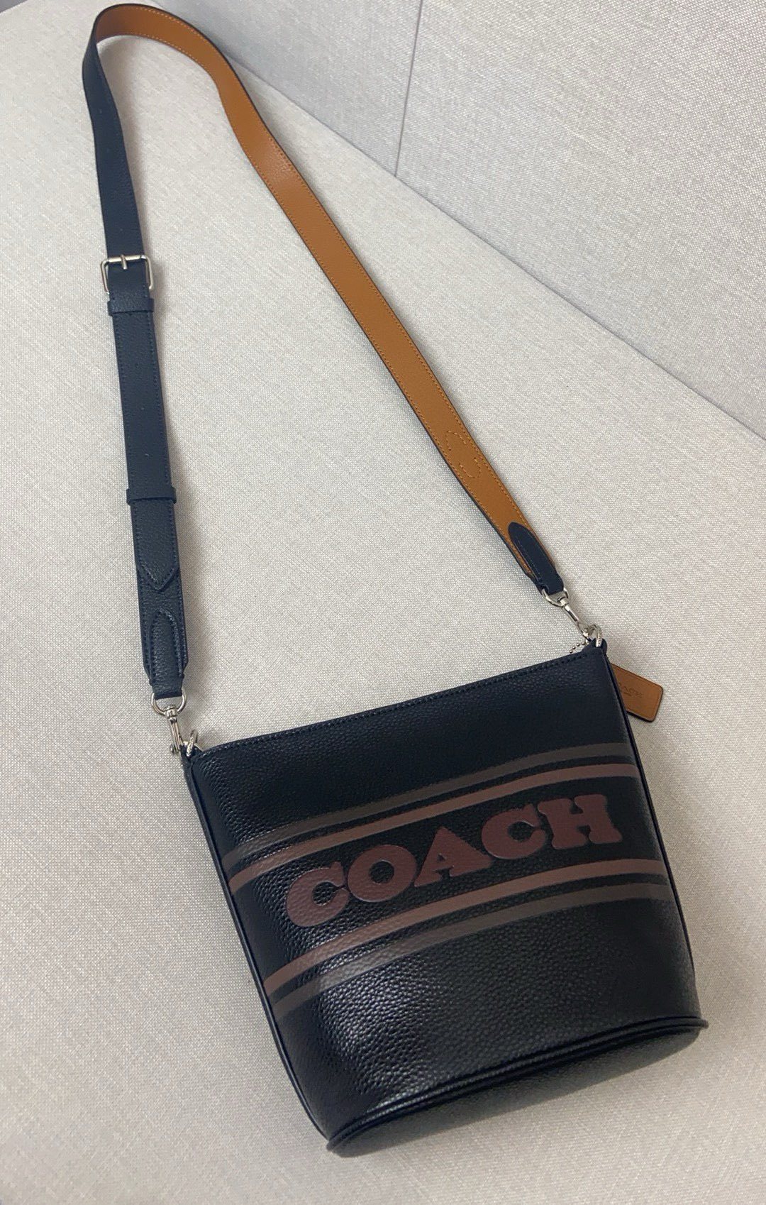 コーチ「Coach」Logan レザー バケットバッグ