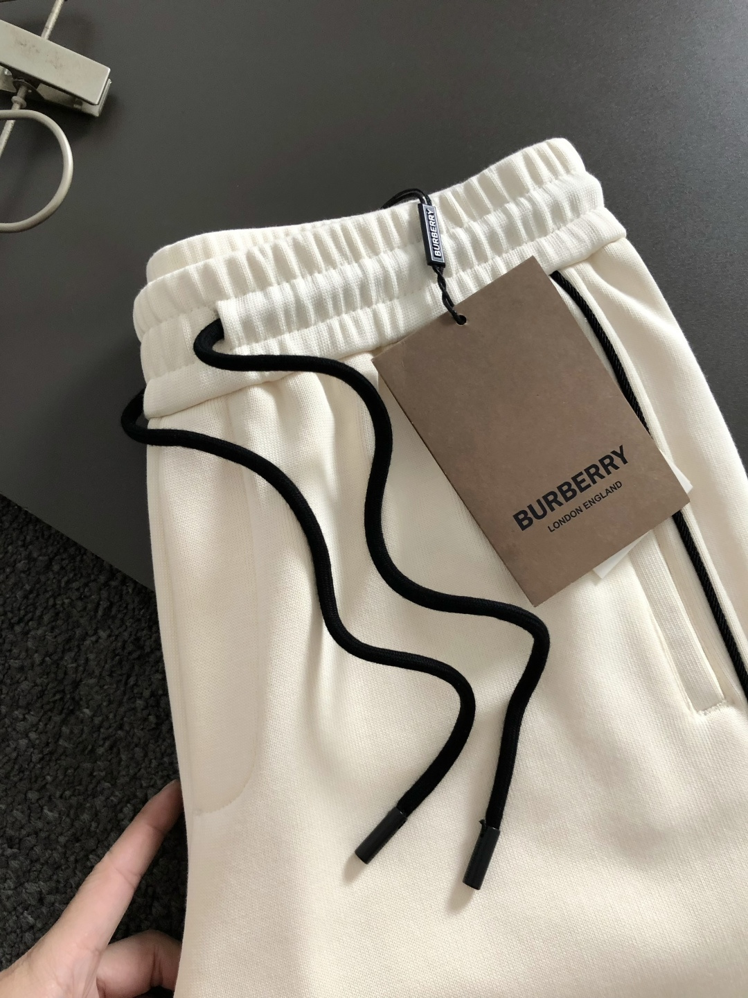 バーバリー「Burberry」バーバリー レタリング刺繍 ジップアップジャケット / アウター