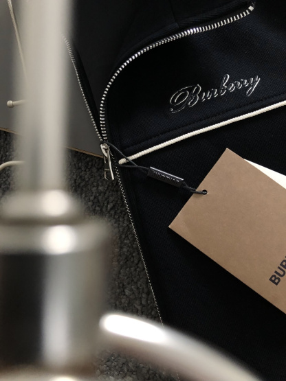 バーバリー「Burberry」バーバリー レタリング刺繍 ジップアップジャケット / アウター