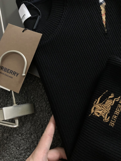 バーバリー「Burberry」バーバリー チェック×ナイト刺繍 クルーネックスウェットシャツ / ロングスリーブスウェット