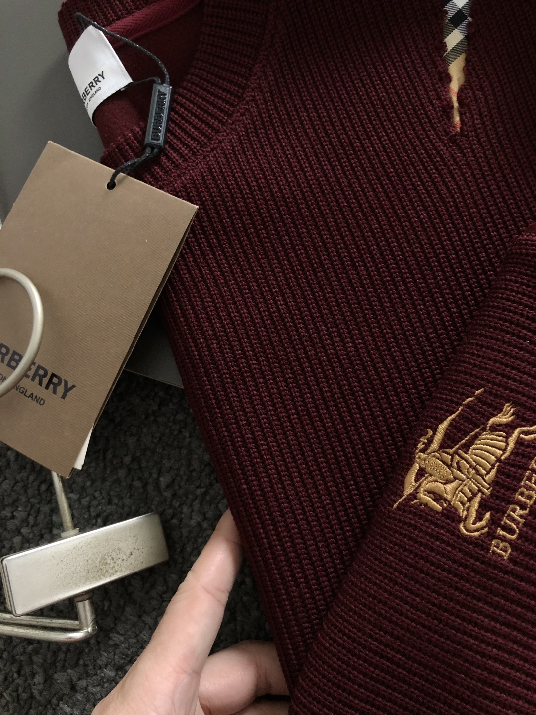 バーバリー「Burberry」バーバリー チェック×ナイト刺繍 クルーネックスウェットシャツ / ロングスリーブスウェット