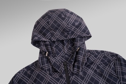 バーバリー「Burberry」バーバリー ロゴプリント ジップアップジャケット / アウター