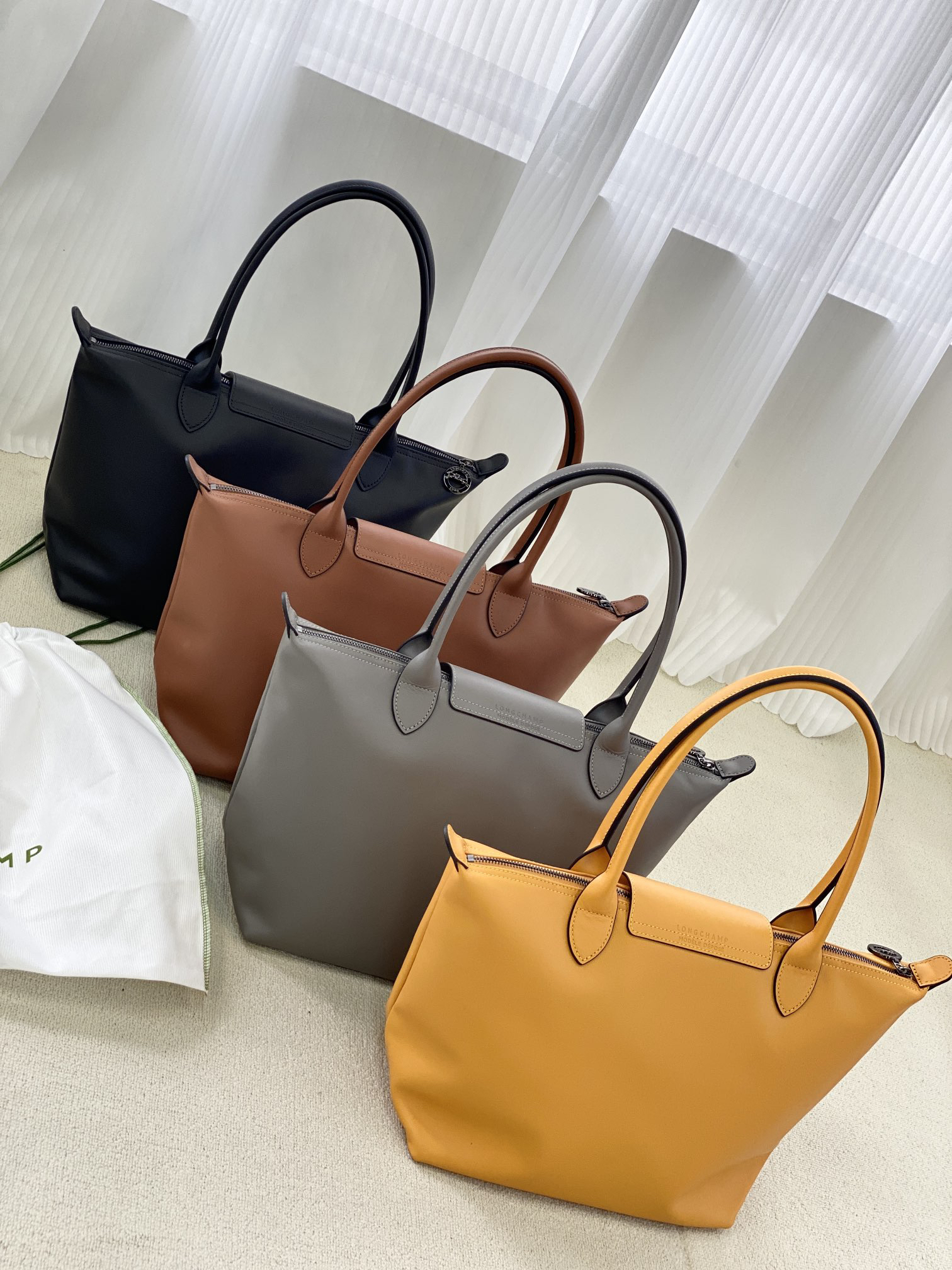 ロンシャン「Longchamp」 Le Pliage Xtra ミディアムショルダートート