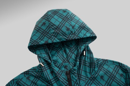 バーバリー「Burberry」バーバリー ロゴプリント ジップアップジャケット / アウター
