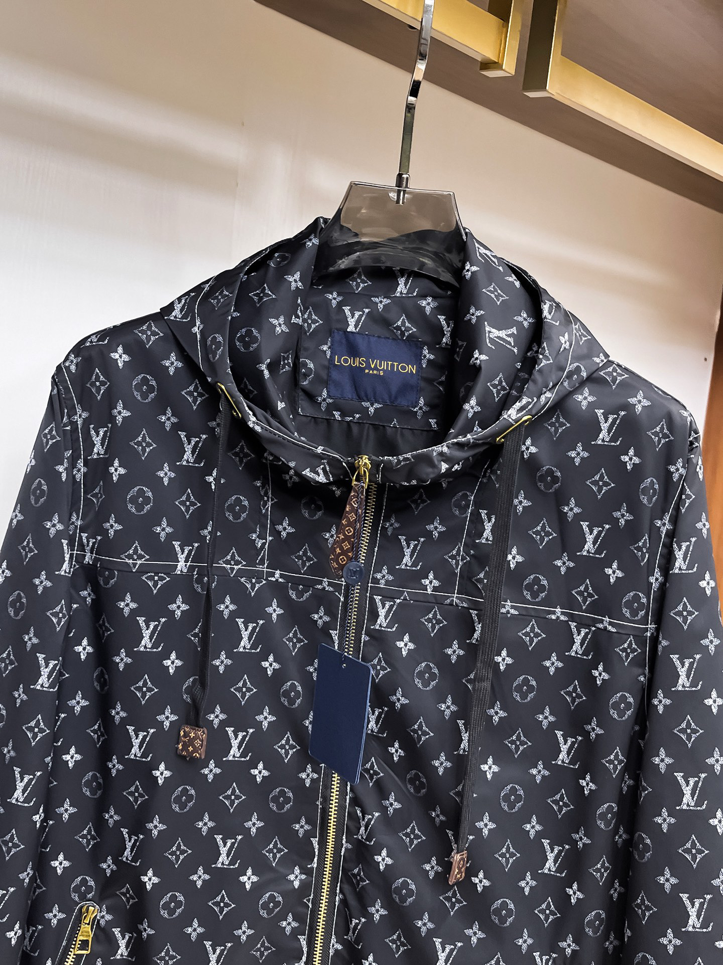 ルイ・ヴィトン「Louis Vuitton」ルイ・ヴィトン ロゴプリント ジップアップジャケット / アウター