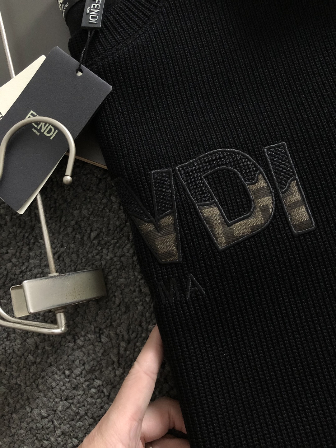 フェンディ「Fendi」フェンディ ロゴパッチ ジップアップスウェットシャツ / プルオーバー