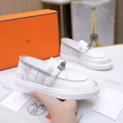 エルメス［Hermès］おしゃれなペアスニーカー