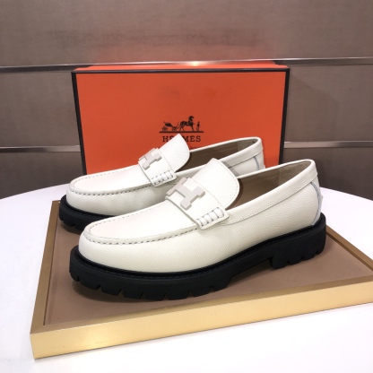 エルメス［Hermès］おしゃれなペアスニーカー