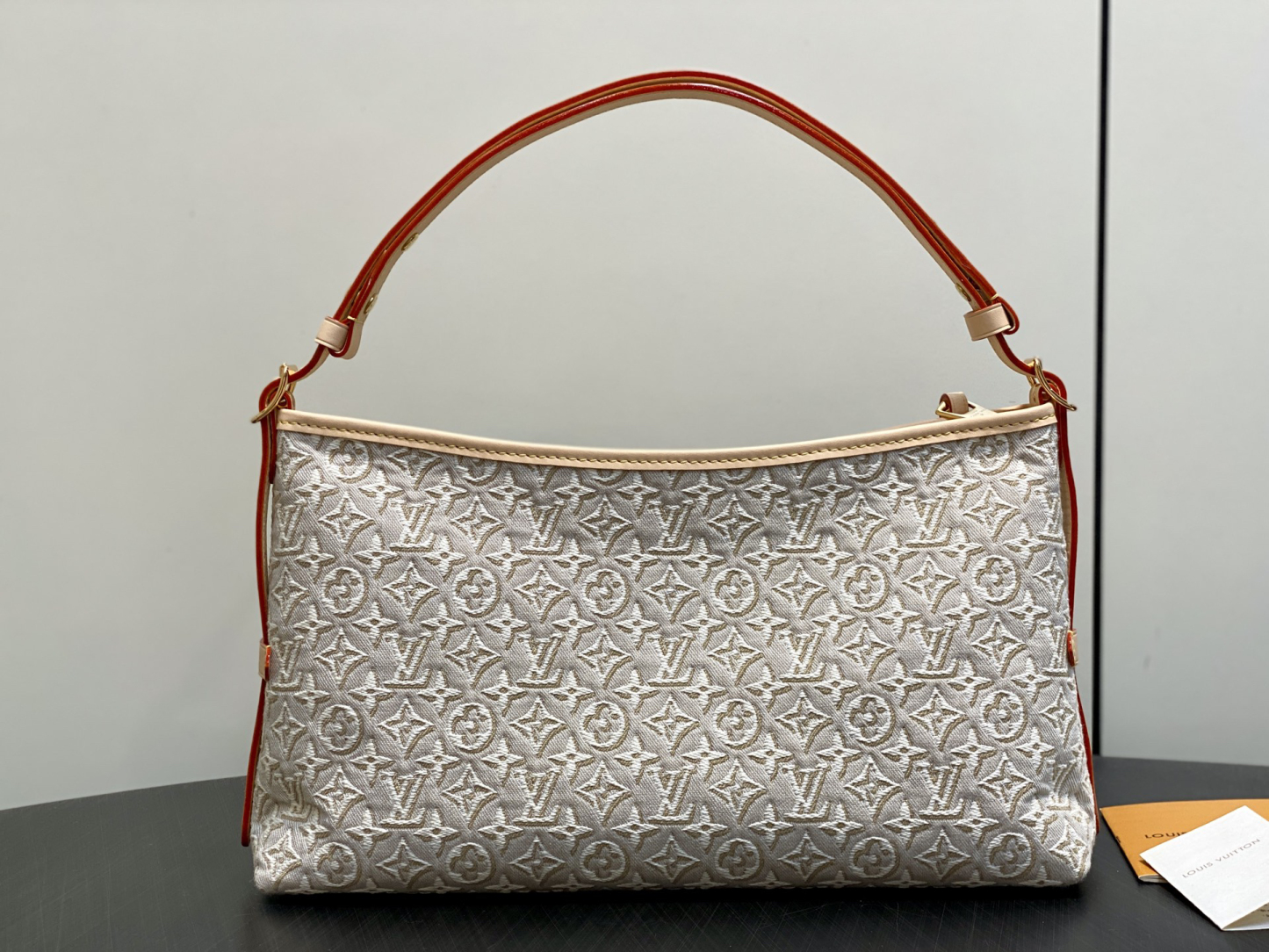 ルイ・ヴィトン「Louis Vuitton」ルイ・ヴィトン キャリーオール イーストウエスト モノグラム・アンブレーム / ショルダーバッグ
