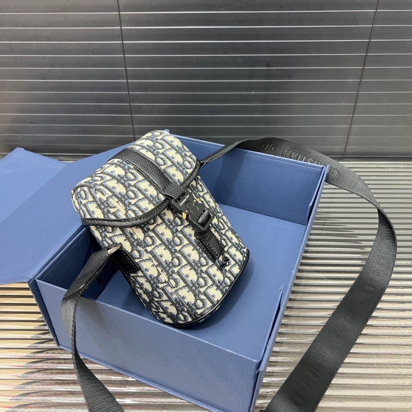 ディオール「Dior」Hit The Road メッセンジャーバッグ コンパクトトート