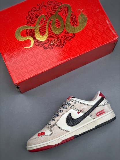 【超入手困難】「コラボモデル」Supreme x Nike SB Dunk Low スニーカー