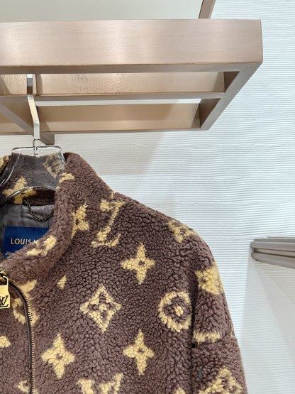 ルイ・ヴィトン「Louis Vuitton」ルイ・ヴィトン モノグラム シアリング ブルゾン / メンズ アウター