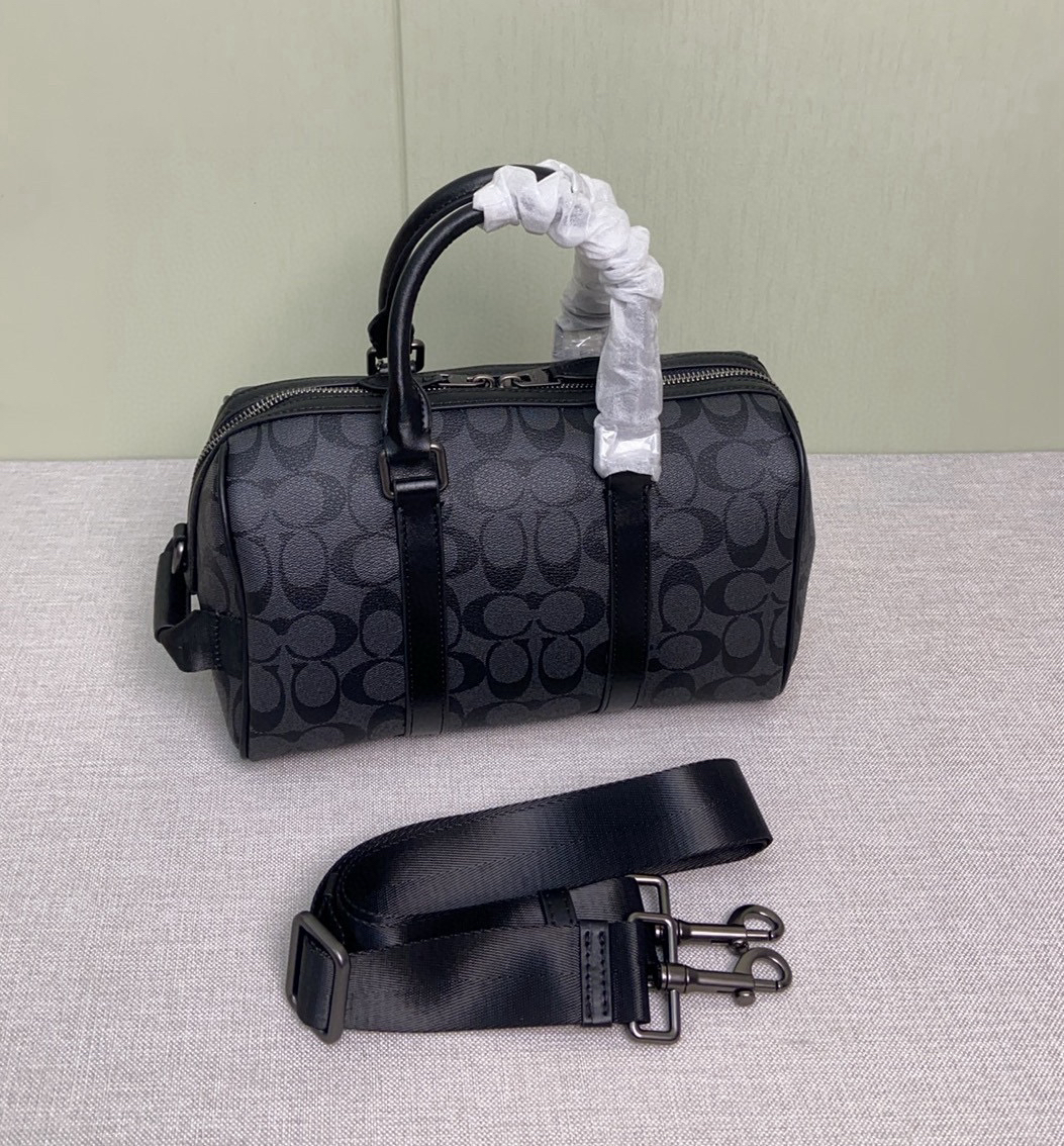 コーチ「Coach」Venturer ピローショルダーバッグ