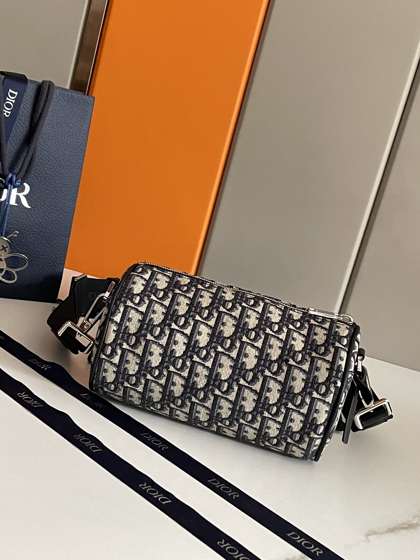 ディオール「Dior」Oblique Roller Bag ハンドバッグ