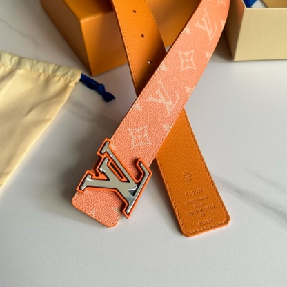 ルイ・ヴィトン「Louis Vuitton」ベルト･LV イニシャル 40MM リバーシブル