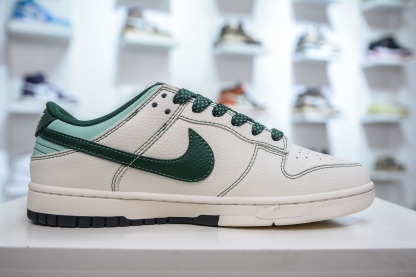 「コラボモデル」Supreme x Nike SB Dunk Low スニーカー