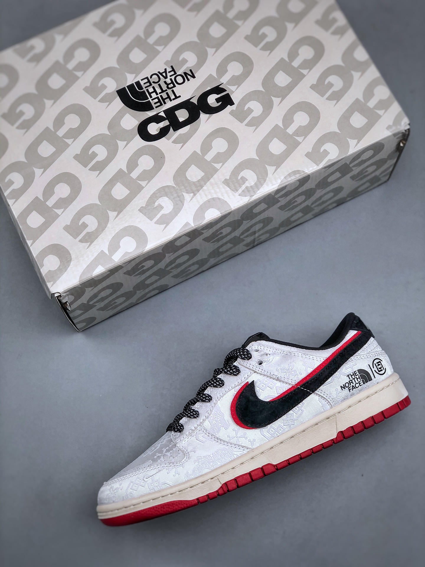 「コラボモデル」The North Face x Nike  SB Dunk Low 'Black Red Silk' ダブルスウッシュ スニーカー