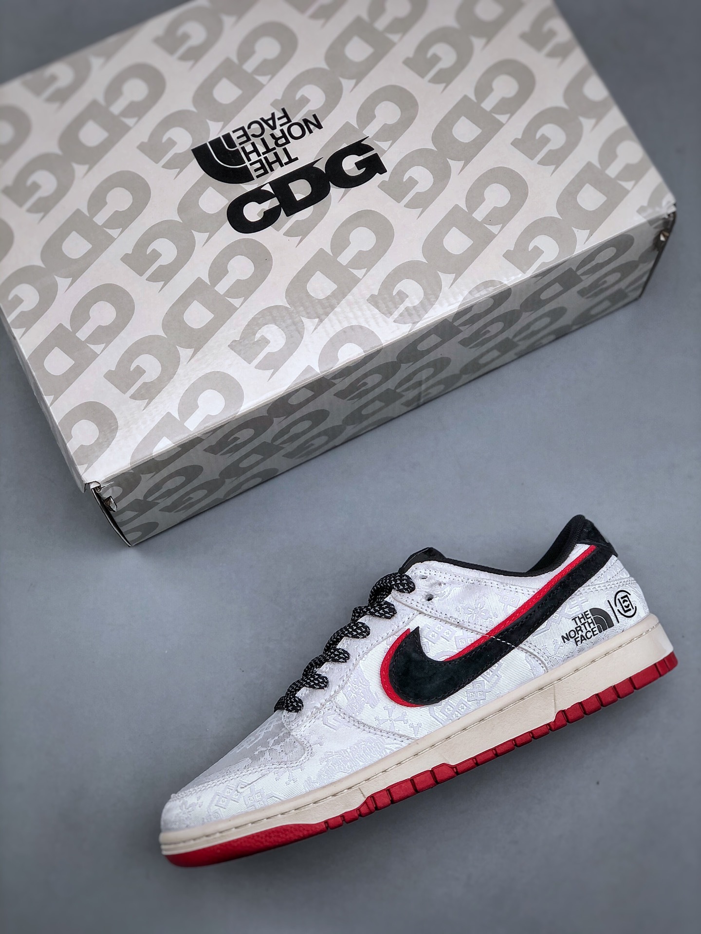 「コラボモデル」The North Face x Nike  SB Dunk Low 'Black Red Silk' ダブルスウッシュ スニーカー