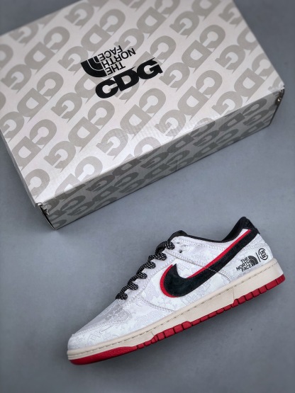 「コラボモデル」The North Face x Nike  SB Dunk Low 'Black Red Silk' ダブルスウッシュ スニーカー