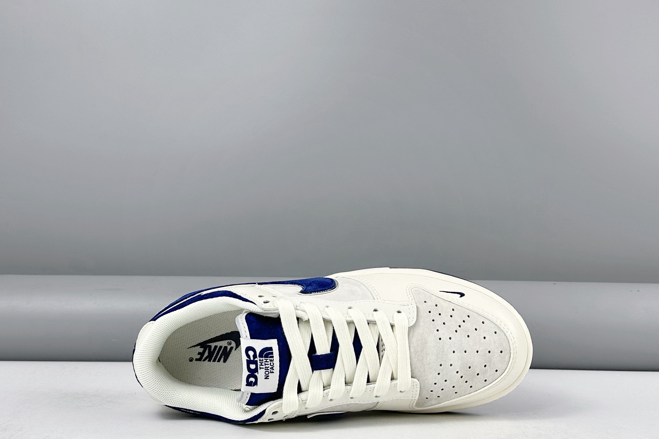 ナイキ「Nike」ク ロー カジュアルスニーカー