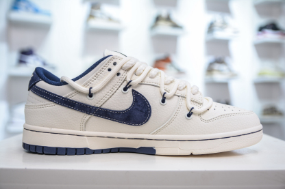 「コラボモデル」Supreme x Nike SB Dunk Low スニーカー