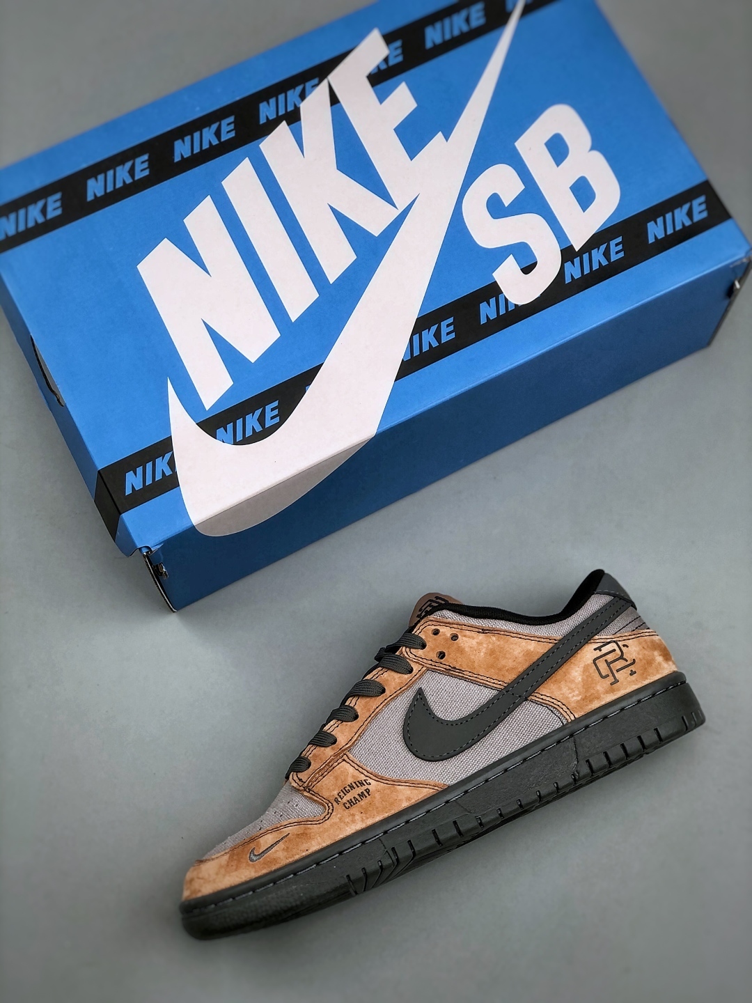 「コラボモデル」The North Face x Nike  SB Dunk Low 'Grey Brown Black' スモールスウッシュ スニーカー