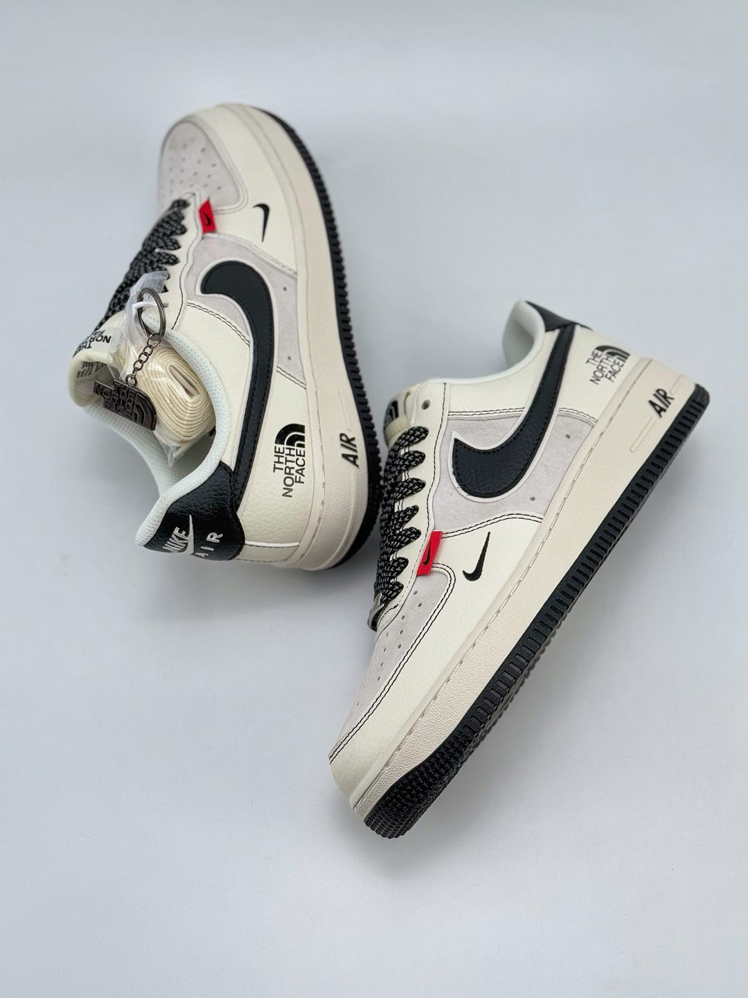 「コラボモデル」The North Face x Nike  Air Force 1 Low 07 'White Black' スモールスウッシュ スターダスト スニーカー