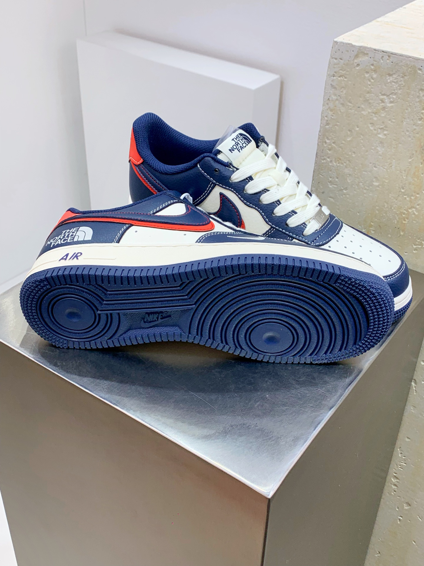 「コラボモデル」The North Face x Nike  Air Force 1 Low 07 'White Blue Red' ダブルスモールスウッシュ スニーカー